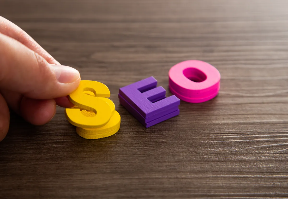 # Dịch vụ SEO giá rẻ có đáng làm không? Những rủi ro chủ doanh nghiệp cần biết 2 Khái niệm SEO và marketing online cần được hiểu đúng trước khi chọn gói giá rẻ